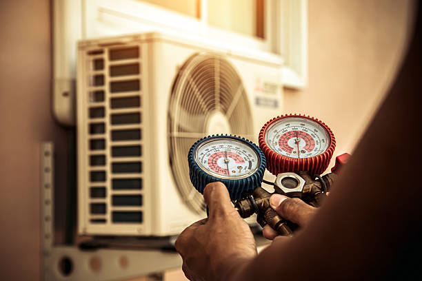 Professional Ac Installation technician working in Prairie Grove, IL